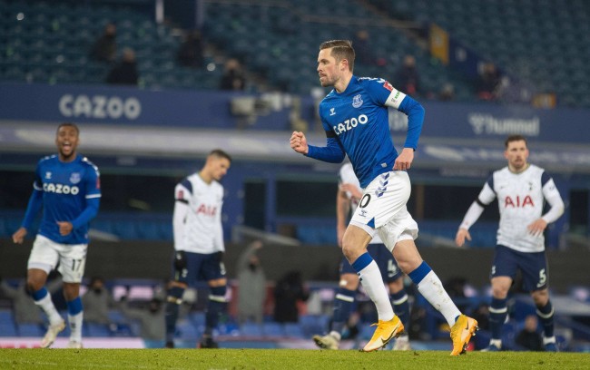 但两度落后 但两度落后